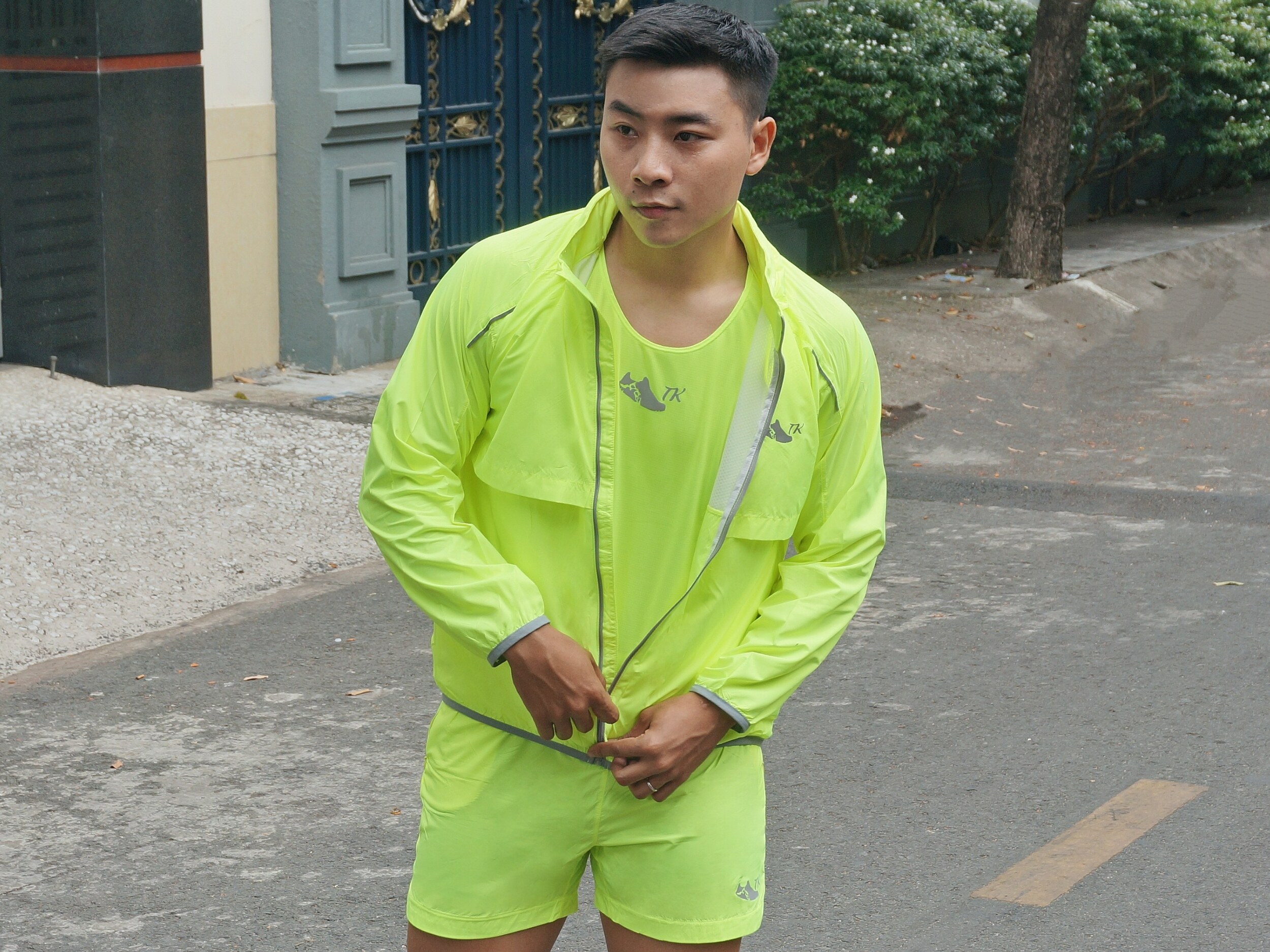 ao-khoac-the-thao-ak-xanhneon-5