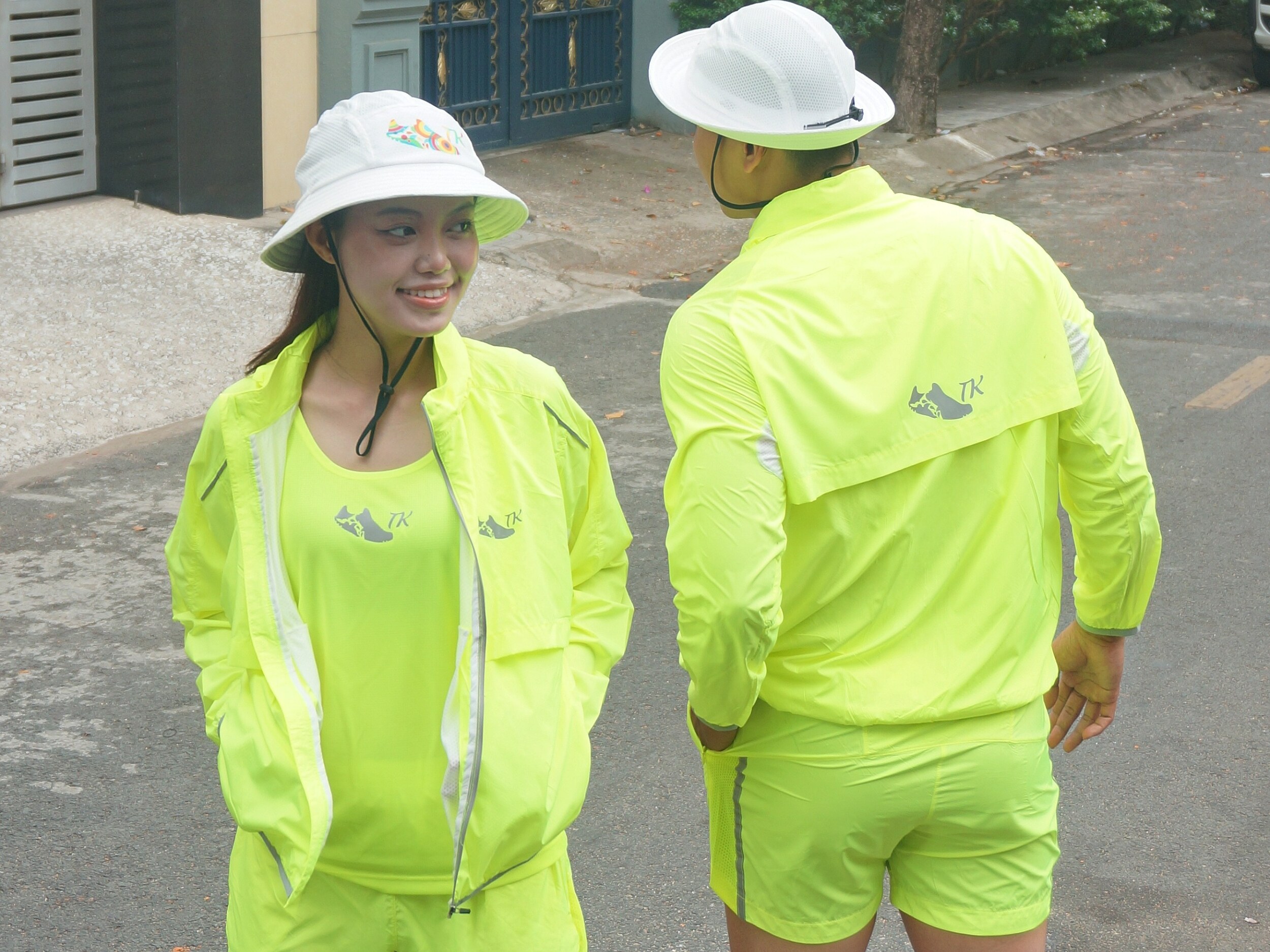 ao-khoac-the-thao-ak-xanhneon-7